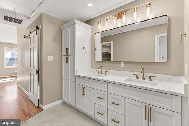 564 N WEST ST, Alexandria, VA 22314