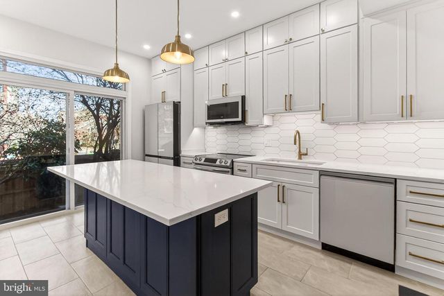 564 N WEST ST, Alexandria, VA 22314