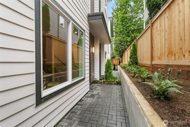 1746 B NW 62nd Street, Seattle, WA 98107