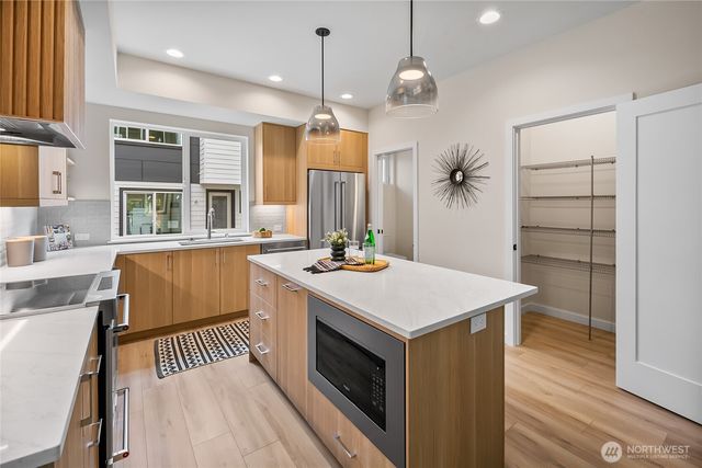 1746 B NW 62nd Street, Seattle, WA 98107