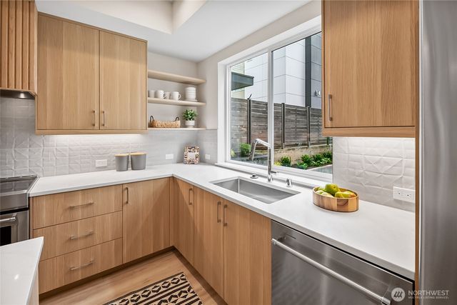 1746 B NW 62nd Street, Seattle, WA 98107