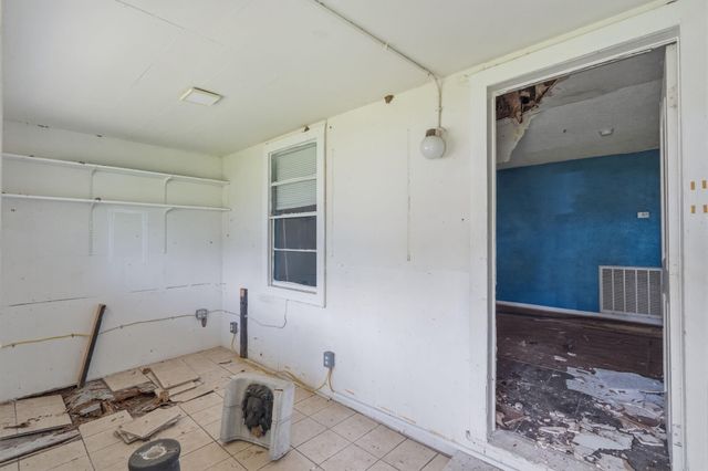 2326 12th Avenue N, Texas City, TX 77590