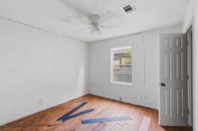 2326 12th Avenue N, Texas City, TX 77590