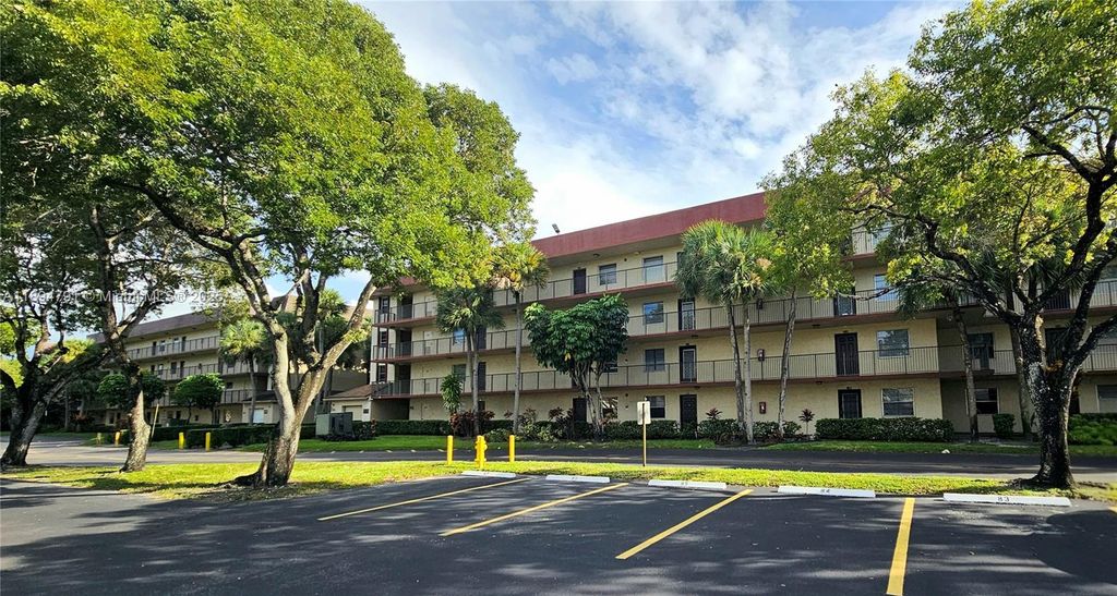 3341 NW 47th Terrace 112, Lauderdale Lakes, FL 33319