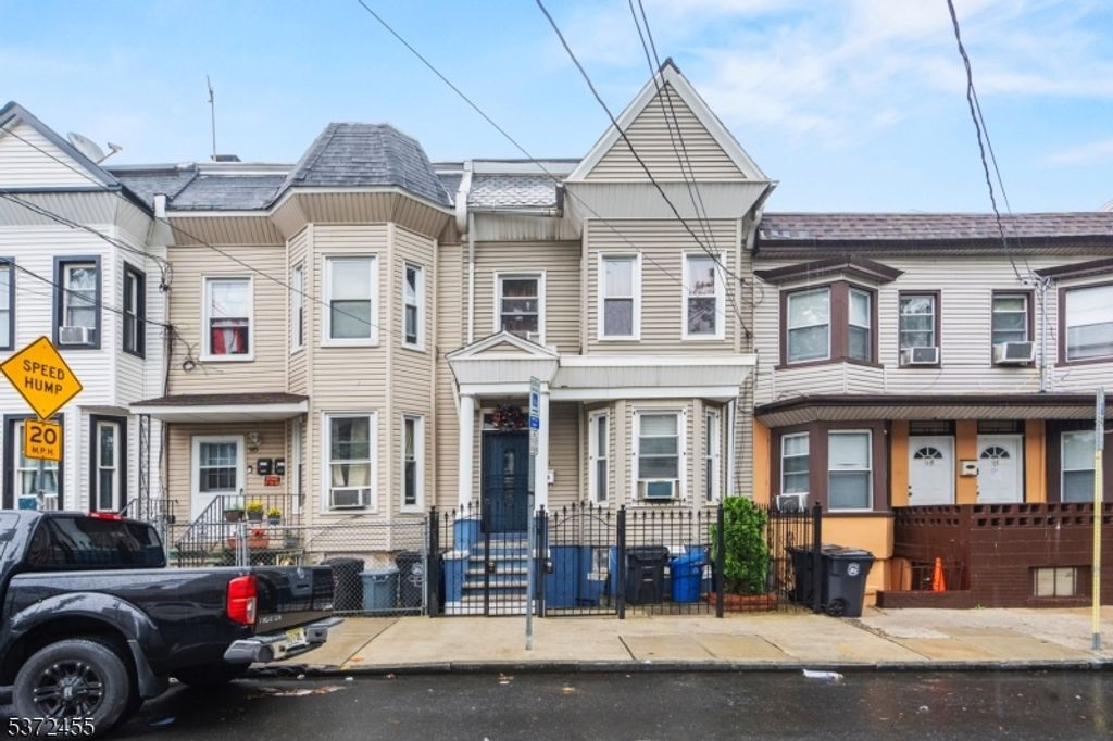 93 Garside St, Newark City, NJ 07104