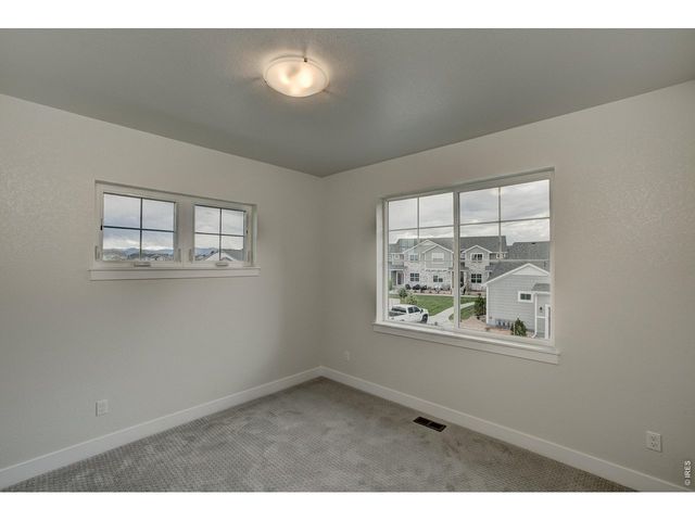 4204 Trapper Lake Dr, Loveland, CO 80538