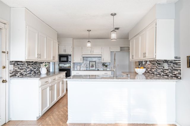 1102 St Croix Court, Arlington, TX 76012