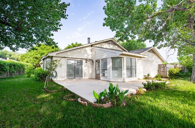 1102 St Croix Court, Arlington, TX 76012