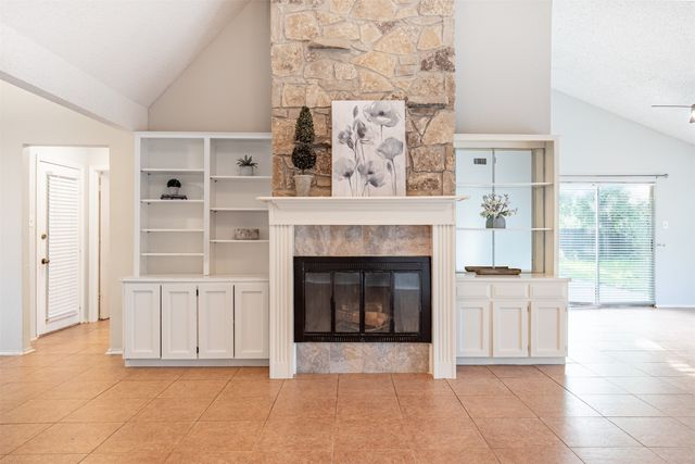 1102 St Croix Court, Arlington, TX 76012