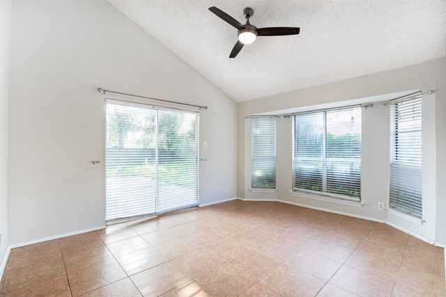 1102 St Croix Court, Arlington, TX 76012