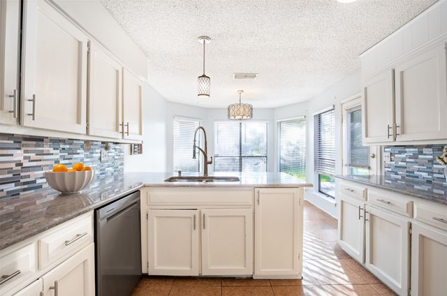 1102 St Croix Court, Arlington, TX 76012