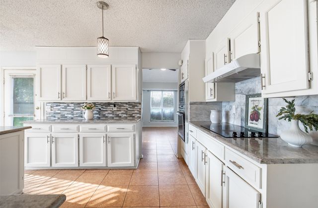 1102 St Croix Court, Arlington, TX 76012