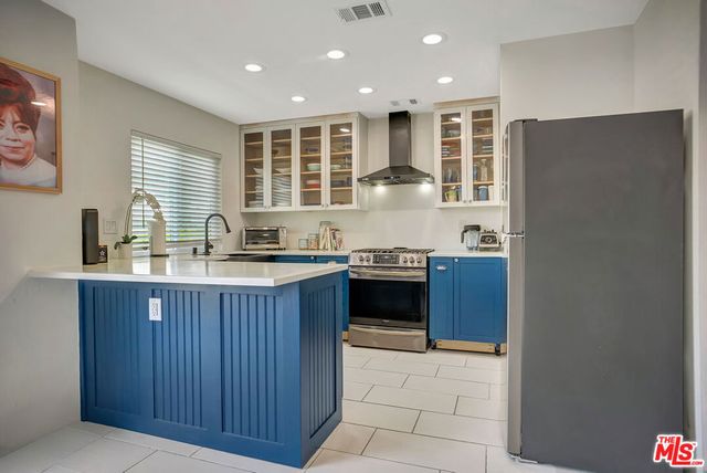 7100 Balboa Boulevard 702, Van Nuys, CA 91406