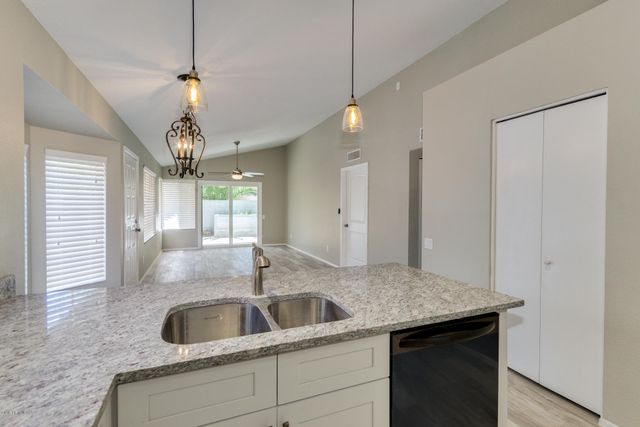 5237 W JUPITER Way N, Chandler, AZ 85226