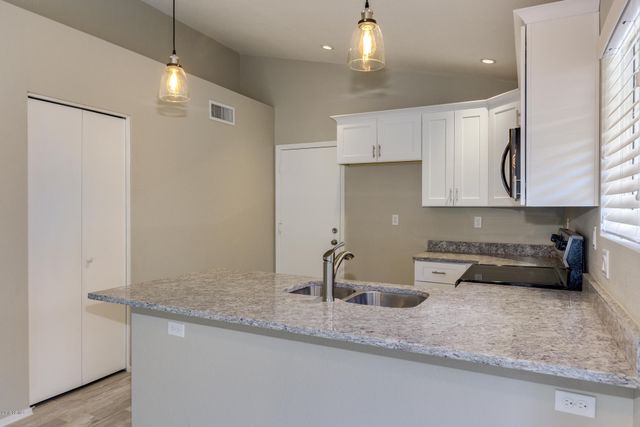 5237 W JUPITER Way N, Chandler, AZ 85226