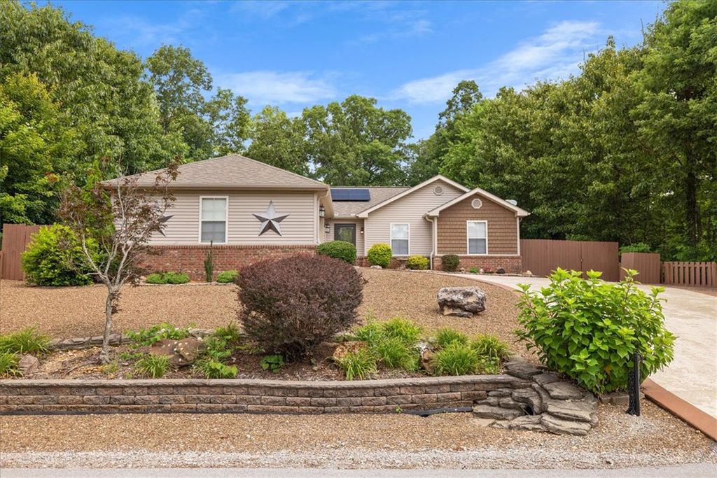 50 Kent Drive, Bella Vista, AR 72714