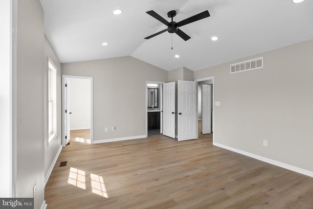 8 BASTILLE LOOP, Newark, DE 19702