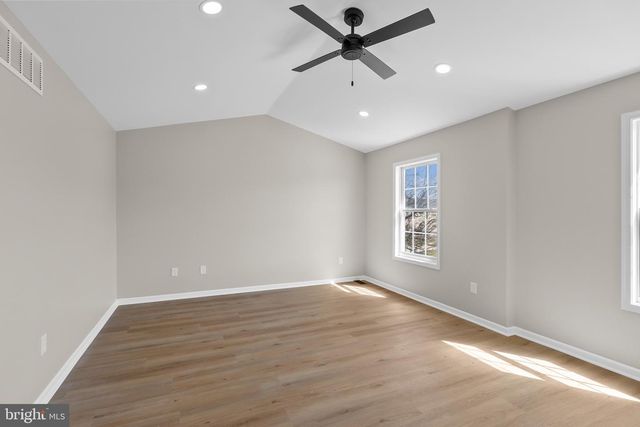 8 BASTILLE LOOP, Newark, DE 19702