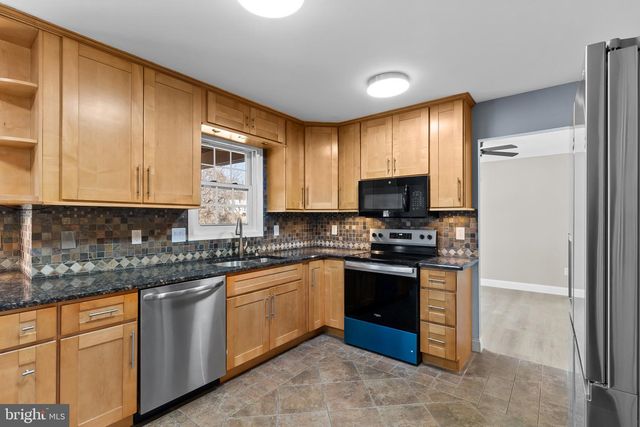 8 BASTILLE LOOP, Newark, DE 19702