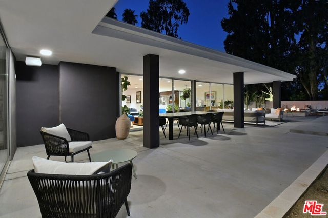 20150 Delita Drive, Woodland Hills, CA 91364