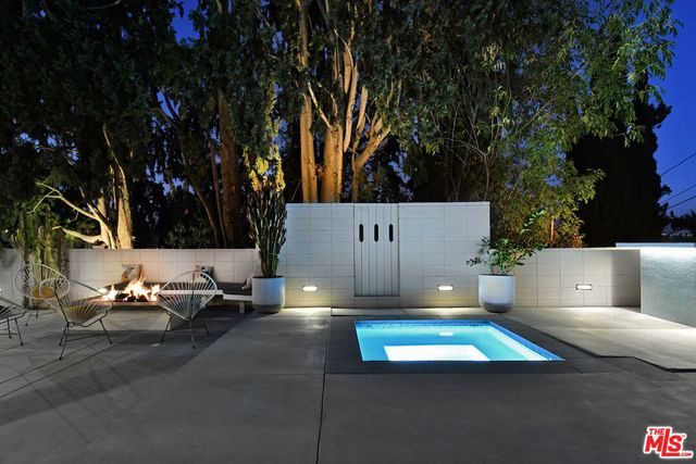 20150 Delita Drive, Woodland Hills, CA 91364