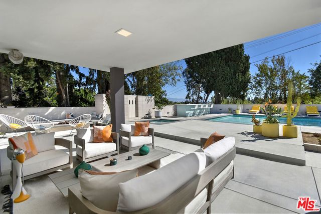 20150 Delita Drive, Woodland Hills, CA 91364