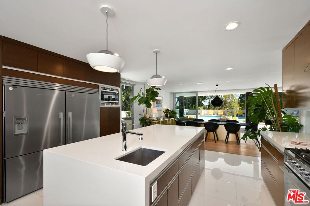 Image 10 of property listing at 20150 Delita Drive, Woodland Hills, CA 91364