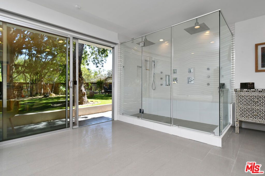 Image 16 of property listing at 20150 Delita Drive, Woodland Hills, CA 91364