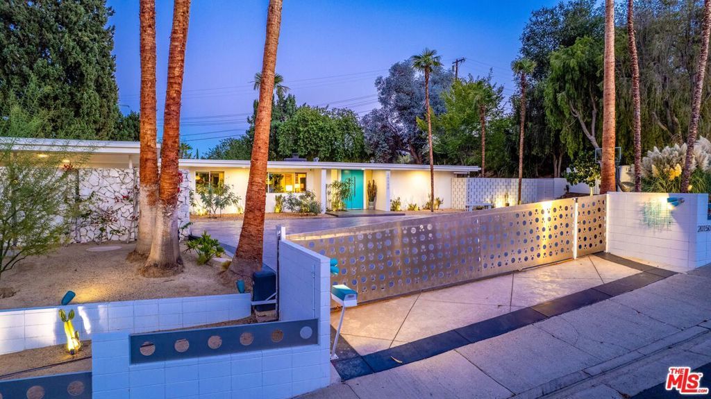 Image 19 of property listing at 20150 Delita Drive, Woodland Hills, CA 91364