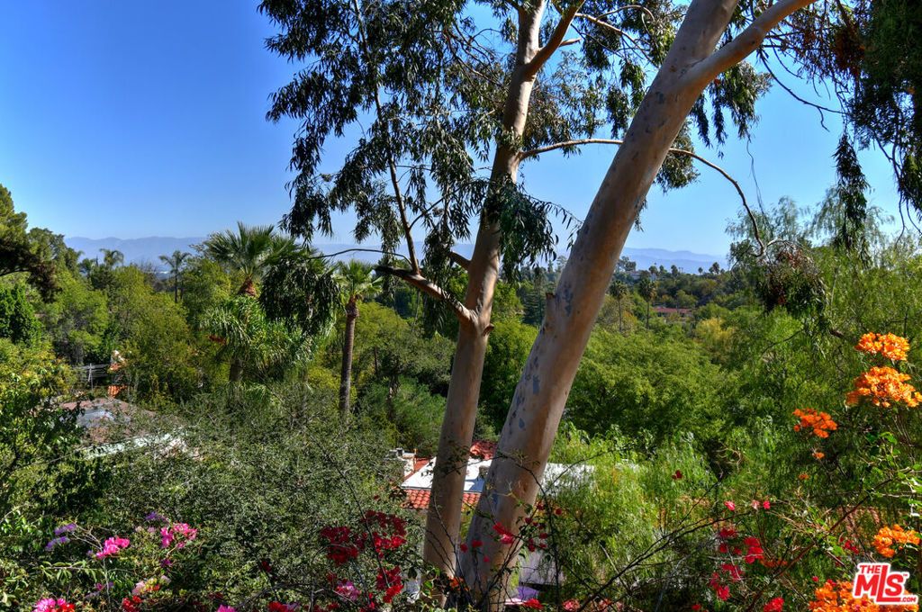 Image 2 of property listing at 20150 Delita Drive, Woodland Hills, CA 91364