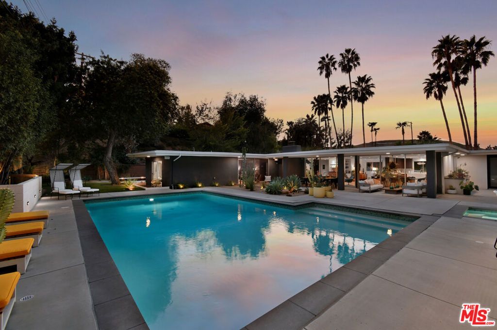 Image 21 of property listing at 20150 Delita Drive, Woodland Hills, CA 91364