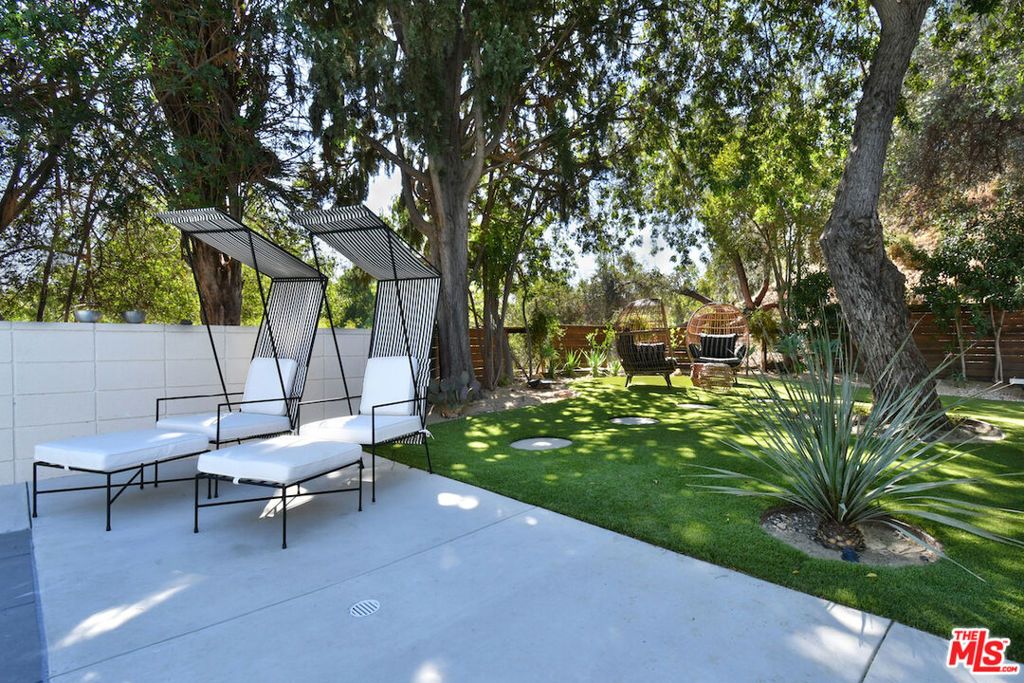 Image 23 of property listing at 20150 Delita Drive, Woodland Hills, CA 91364