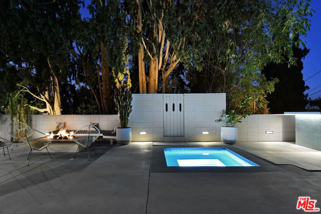 Image 26 of property listing at 20150 Delita Drive, Woodland Hills, CA 91364