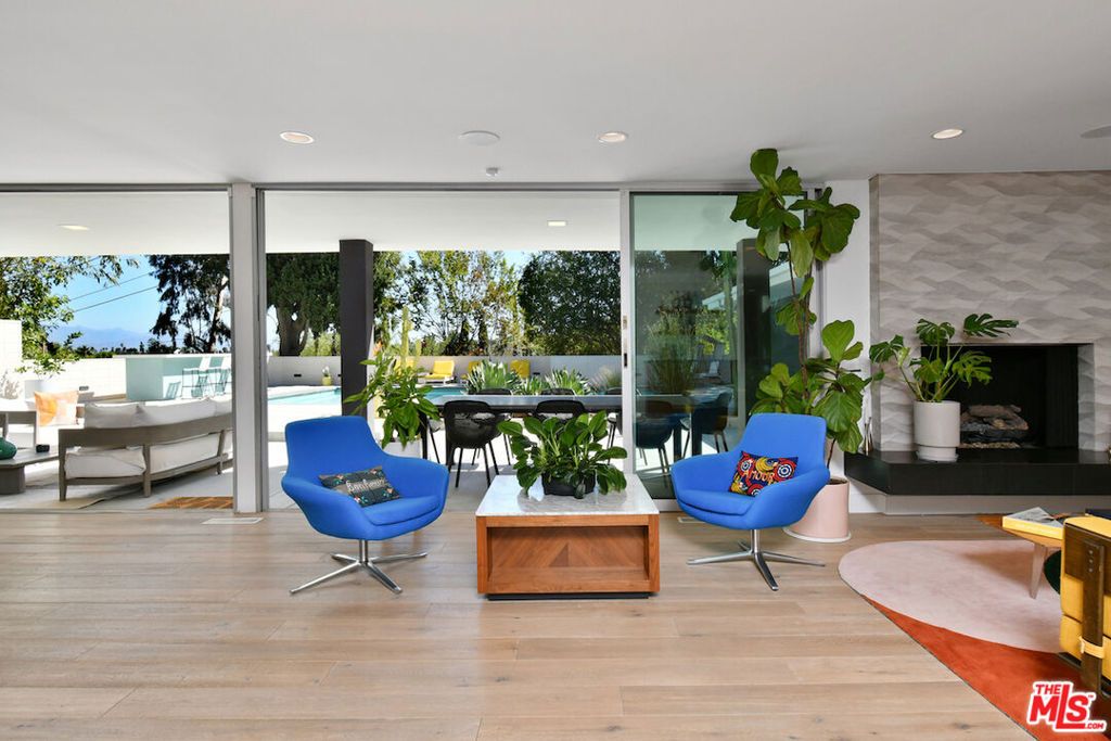 Image 8 of property listing at 20150 Delita Drive, Woodland Hills, CA 91364