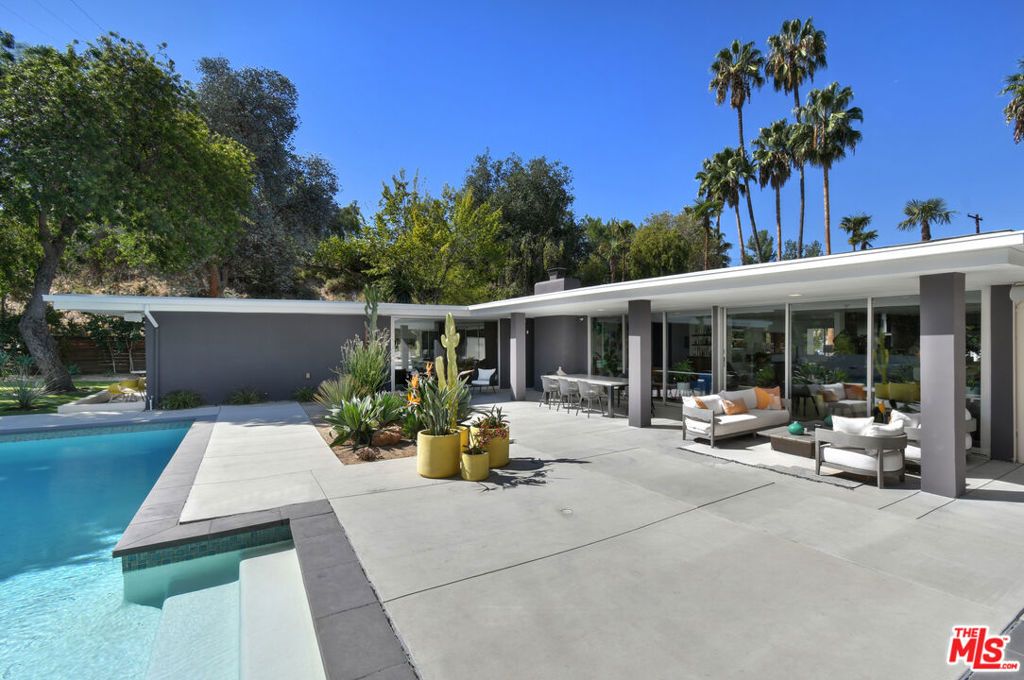 Image 9 of property listing at 20150 Delita Drive, Woodland Hills, CA 91364