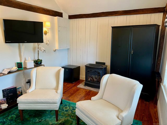 323 Main Street, Old Saybrook, CT 06475
