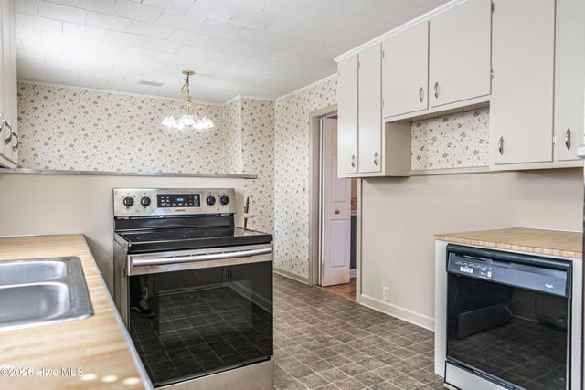 908 Jefferson Street, Hamlet, NC 28345
