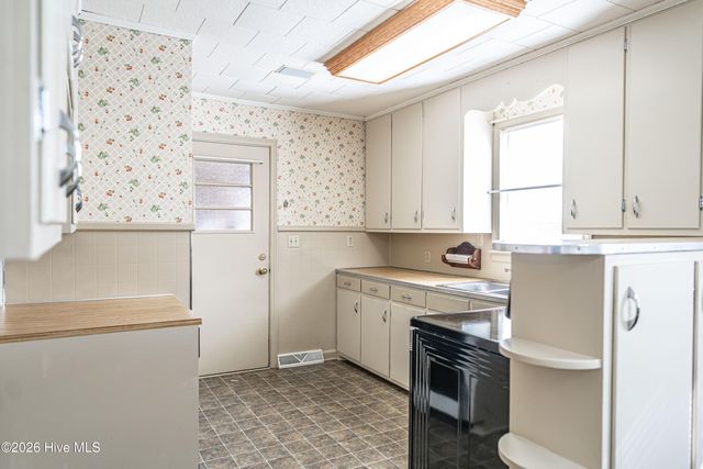 908 Jefferson Street, Hamlet, NC 28345