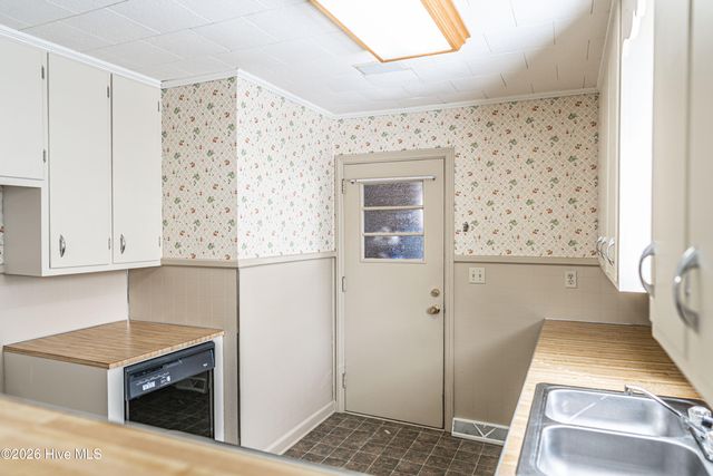 908 Jefferson Street, Hamlet, NC 28345