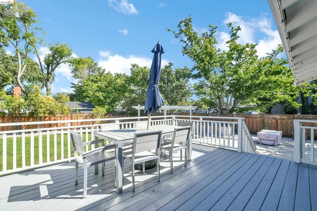 2622 Breton Pl, Walnut Creek, CA 94598