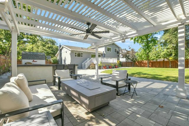 2622 Breton Pl, Walnut Creek, CA 94598