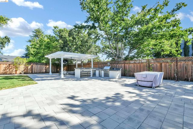 2622 Breton Pl, Walnut Creek, CA 94598