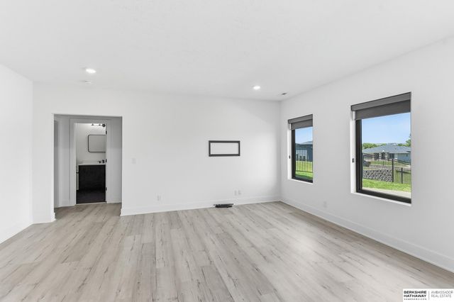 19002 Acorn Drive, Gretna, NE 68028