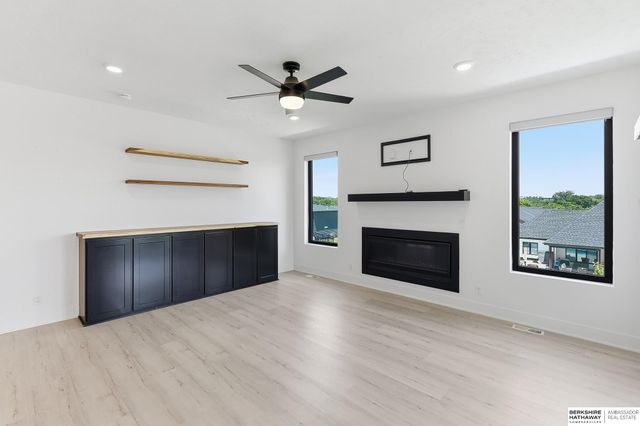 19002 Acorn Drive, Gretna, NE 68028