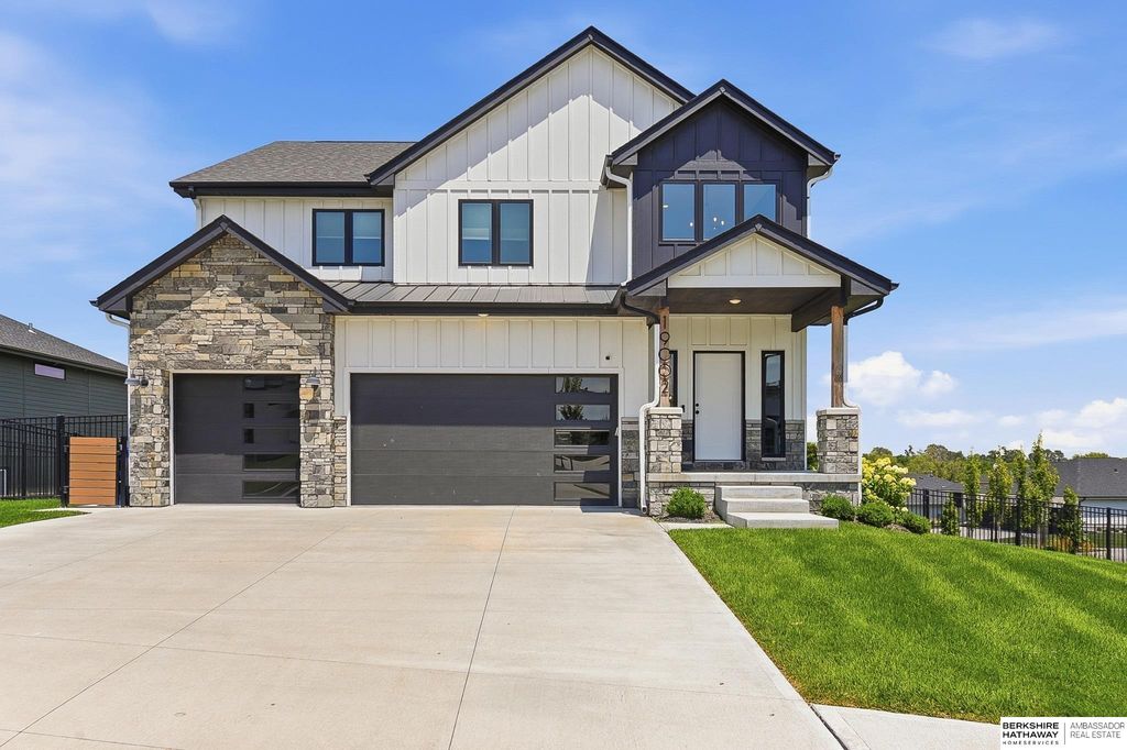 19002 Acorn Drive, Gretna, NE 68028