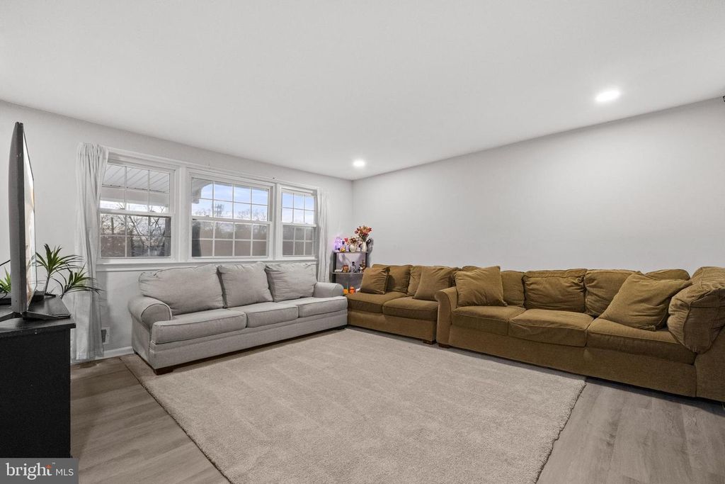 Image 10 of property listing at 8304 ALLENTOWN RD, Fort Washington, MD 20744