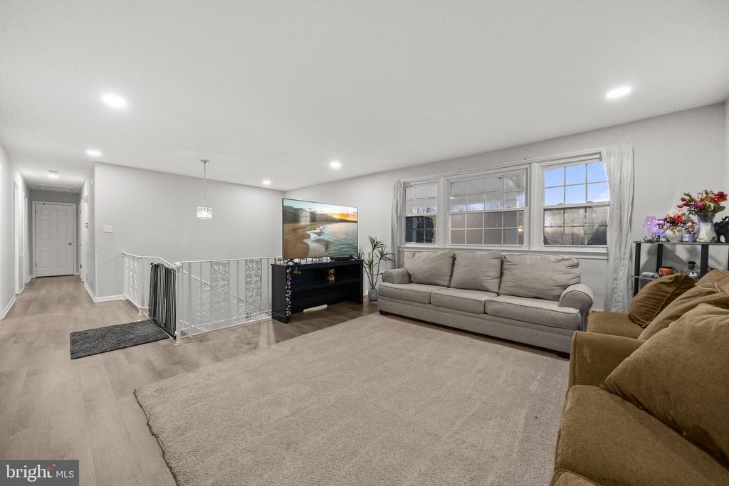 Image 11 of property listing at 8304 ALLENTOWN RD, Fort Washington, MD 20744