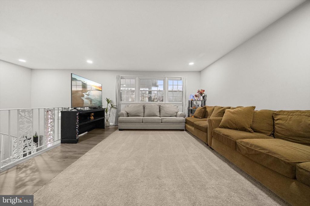 Image 12 of property listing at 8304 ALLENTOWN RD, Fort Washington, MD 20744