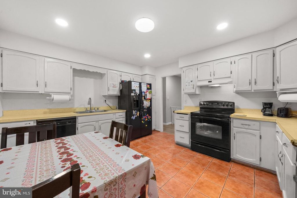 Image 13 of property listing at 8304 ALLENTOWN RD, Fort Washington, MD 20744