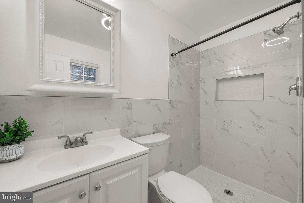 Image 25 of property listing at 8304 ALLENTOWN RD, Fort Washington, MD 20744
